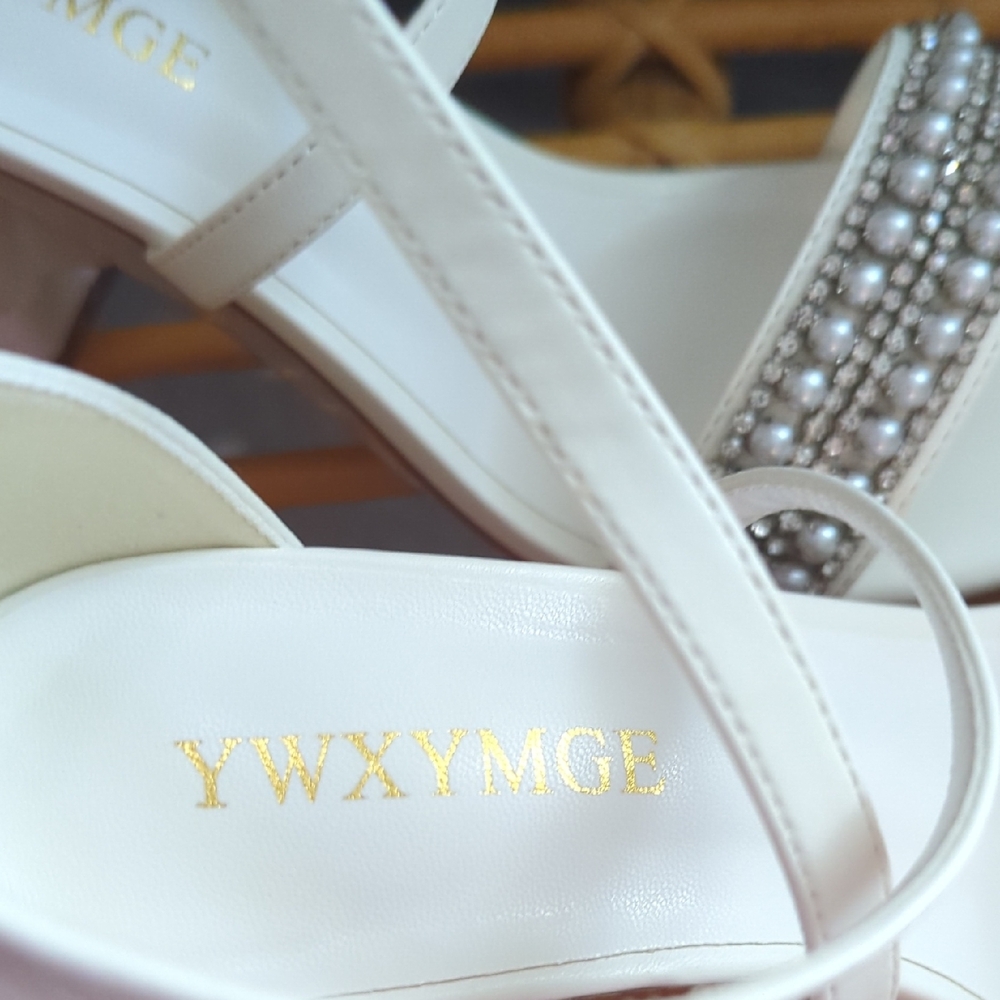 Elegant White Strappy Heels with Silver Accents - Picture 5 of 5
